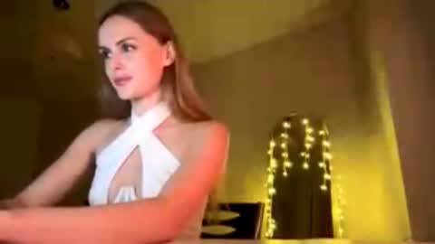 Snapshot of kissnova_ chatting on 09.19.25 Emma online show from 09.19.25