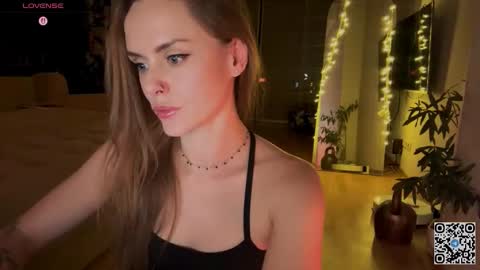 Snapshot of kissnova_ chatting on 10.30.25 Emma online show from 10.30.25