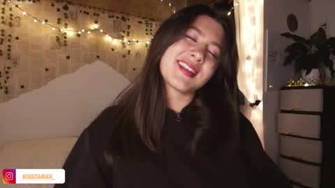 Snapshot of kisstarxxx chatting on 11.07.25 Helena and Brad online show from 11.07.25