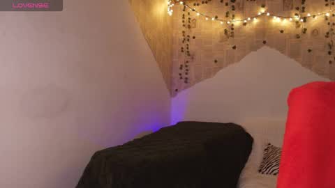 Snapshot of kisstarxxx chatting on 11.22.25 Helena and Brad online show from 11.22.25