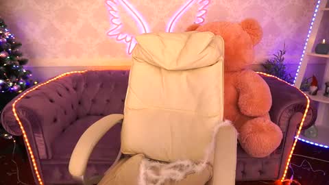 Snapshot of kitnis1love chatting on 12.15.24 kitness online show from 12.15.24