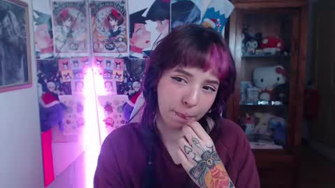 Snapshot of kitsunearineko chatting on 12.07.24 Ari Keimiwrights  online show from 12.07.24