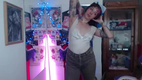 Snapshot of kitsunearineko chatting on 12.07.24 Ari Keimiwrights  online show from 12.07.24