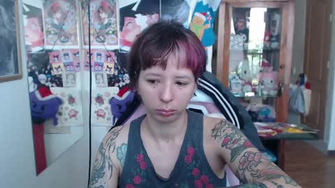 Snapshot of kitsunearineko chatting on 12.19.24 Ari Keimiwrights  online show from 12.19.24