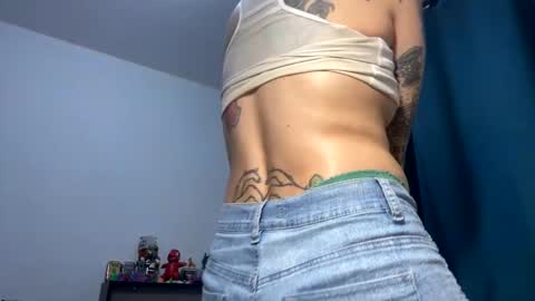 Snapshot of kitsunearineko chatting on 12.31.24 Ari Keimiwrights  online show from 12.31.24