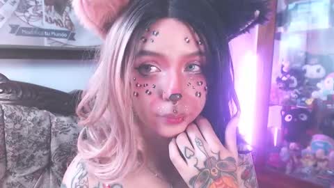 Snapshot of kitsunearineko chatting on 10.19.25 Ari Keimiwrights  online show from 10.19.25