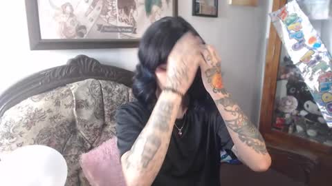 Snapshot of kitsunearineko chatting on 10.27.25 Ari Keimiwrights  online show from 10.27.25