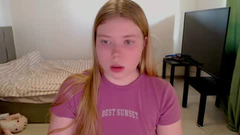 Snapshot of kitten_jenny01 chatting on 07.12.26 Jennyblonde and Emmabrunette online show from 07.12.26