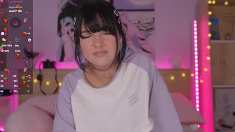 Snapshot of kittenmoon_ chatting on 12.06.24 online show from 12.06.24