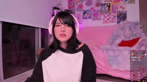 Snapshot of kittenmoon_ chatting on 02.18.25 online show from 02.18.25