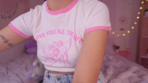 Snapshot of kittenmoon_ chatting on 02.26.25 online show from 02.26.25