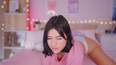 Snapshot of kittenmoon_ chatting on 11.11.25 online show from 11.11.25