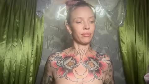 Snapshot of kittjones33 chatting on 05.17.26 kittjones33 online show from 05.17.26