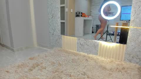 Snapshot of kitty__diamond_ chatting on 01.01.25 kitty__diamond_ online show from 01.01.25