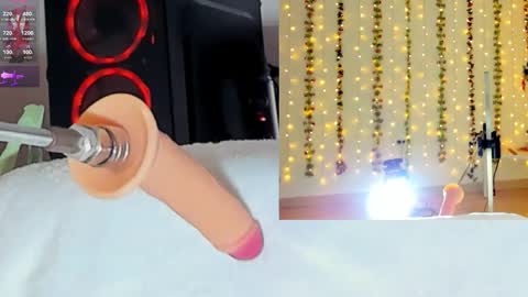 Snapshot of kitty__rosse__ chatting on 10.24.25 Kitty online show from 10.24.25