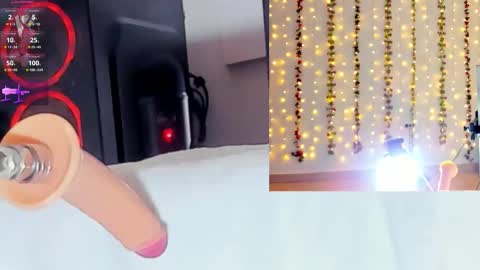 Snapshot of kitty__rosse__ chatting on 10.30.25 Kitty online show from 10.30.25