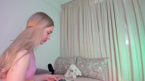 sophie online show from 12.04.25