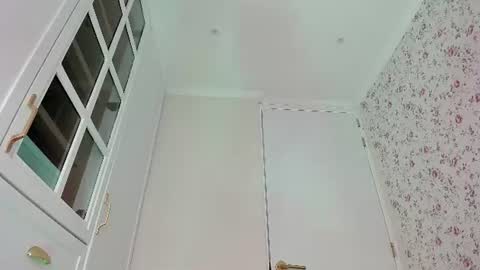 Snapshot of kitty__sophie chatting on 06.19.26 sophie online show from 06.19.26