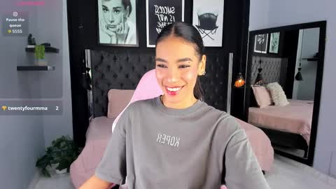 Snapshot of kitty_collins_ chatting on 09.14.25 Kitty online show from 09.14.25