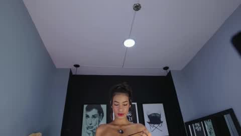 Snapshot of kitty_collins_ chatting on 11.30.25 Kitty online show from 11.30.25