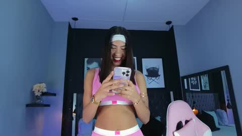 Snapshot of kitty_collins_ chatting on 12.03.25 Kitty online show from 12.03.25