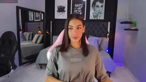 Snapshot of kitty_collins_ chatting on 12.14.25 Kitty online show from 12.14.25