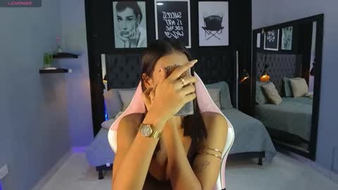 Snapshot of kitty_collins_ chatting on 12.15.25 Kitty online show from 12.15.25