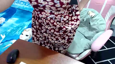 Snapshot of kitty_kity chatting on 11.21.25 Kate online show from 11.21.25