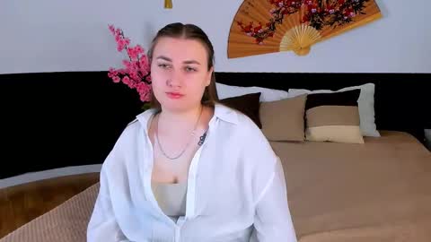 Snapshot of kitty_murmur chatting on 11.24.25 kitty_murmur online show from 11.24.25