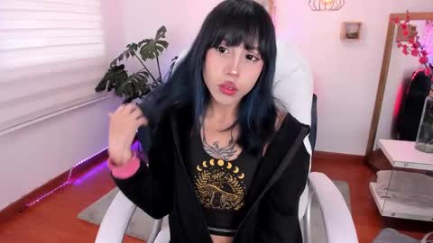 Snapshot of kitty_pam chatting on 01.06.25 Kitty online show from 01.06.25