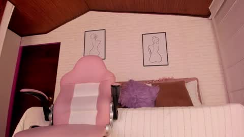 Snapshot of kitty_pam chatting on 02.05.25 Kitty online show from 02.05.25