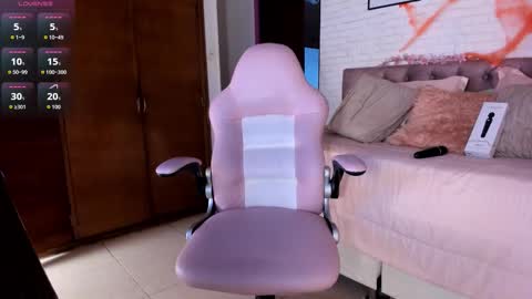 Snapshot of kitty_pam chatting on 10.28.25 Kitty online show from 10.28.25