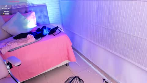 Snapshot of kitty_pam chatting on 11.13.25 Kitty online show from 11.13.25