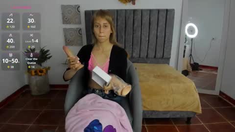 Snapshot of kitty_seducction chatting on 10.11.25 Aleja online show from 10.11.25