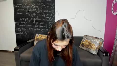 Snapshot of kitty_shenson chatting on 11.23.25 Kate online show from 11.23.25