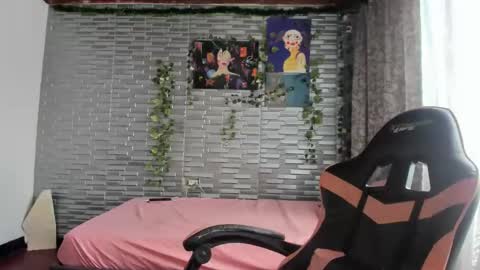 Snapshot of kitty_violet_ chatting on 10.26.25 violet online show from 10.26.25