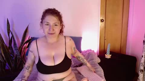 LAURA  help me reach 100likes online show from 09.26.25