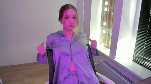 kittydollstella online show from 12.15.25