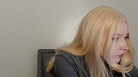 kittydollstella online show from 12.20.25