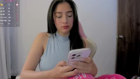 Snapshot of kittyfeet2 chatting on 03.04.26 kitty online show from 03.04.26