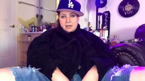 Snapshot of kittykay86 chatting on 12.30.24 Bella Blue BBW online show from 12.30.24