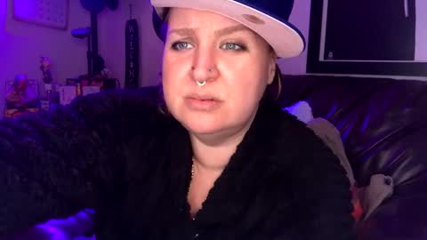 Snapshot of kittykay86 chatting on 12.31.24 Bella Blue BBW online show from 12.31.24