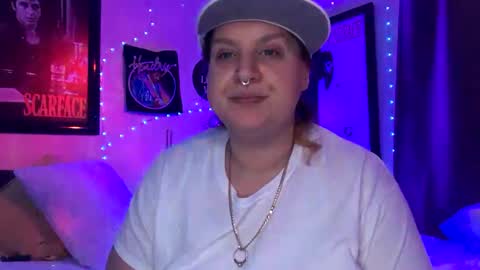 Snapshot of kittykay86 chatting on 01.11.25 Bella Blue BBW online show from 01.11.25