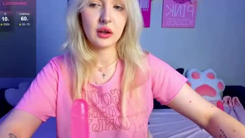 Snapshot of kittykendall chatting on 06.26.26 kittykendall online show from 06.26.26