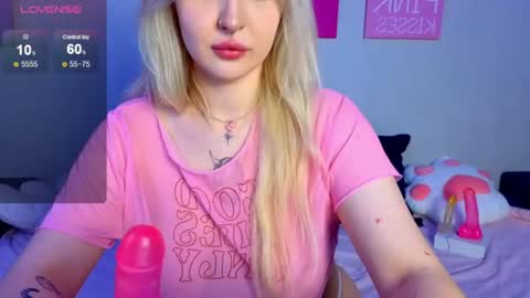 Snapshot of kittykendall chatting on 06.28.26 kittykendall online show from 06.28.26