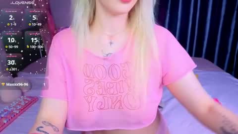 Snapshot of kittykendall chatting on 07.17.26 kittykendall online show from 07.17.26