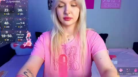 Snapshot of kittykendall chatting on 08.04.26 kittykendall online show from 08.04.26