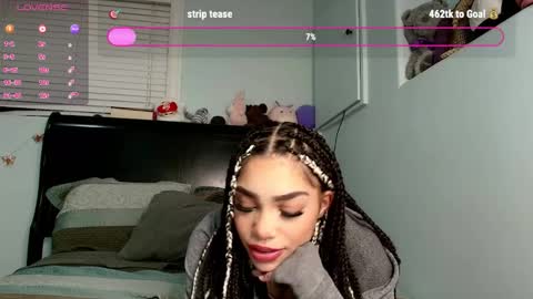 Snapshot of kittymarie28 chatting on 02.28.25 kitty online show from 02.28.25