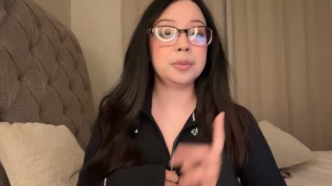 Snapshot of kittymia8 chatting on 01.08.25 mia online show from 01.08.25