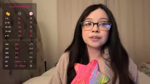 Snapshot of kittymia8 chatting on 01.12.25 mia online show from 01.12.25